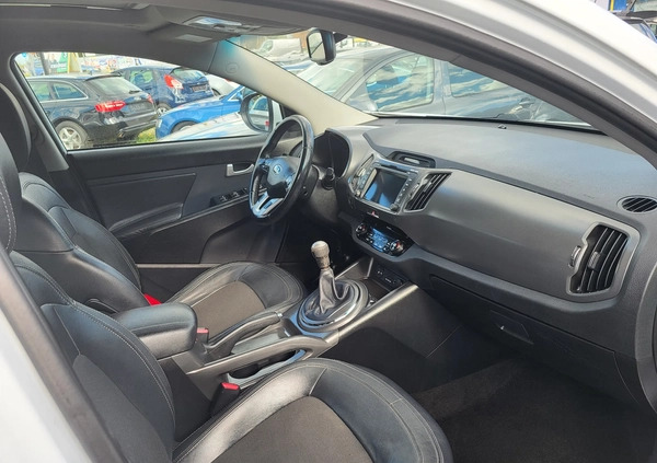 Kia Sportage cena 49900 przebieg: 179500, rok produkcji 2012 z Tarnów małe 379